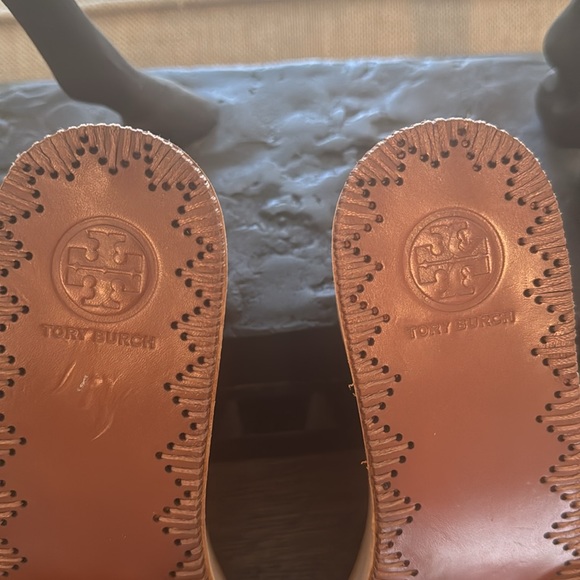 Tory Burch brown/tan heels. Worn only a few times. Size: 9m. - Picture 3 of 7